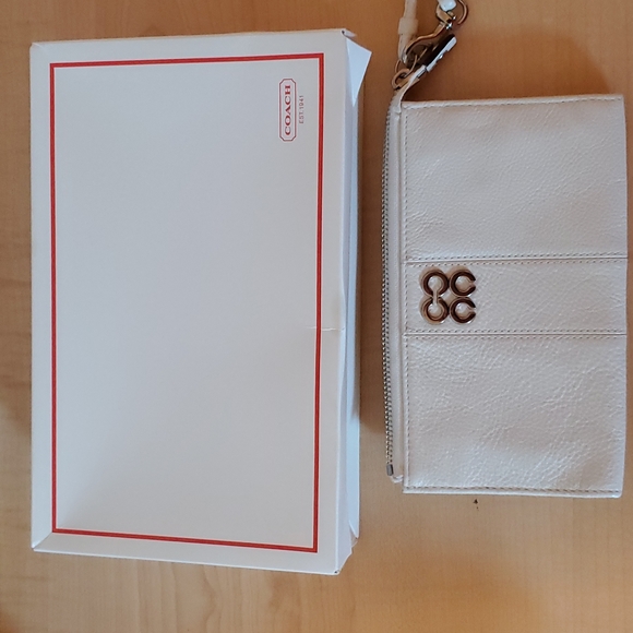 Coach White Wristlet - Leather
